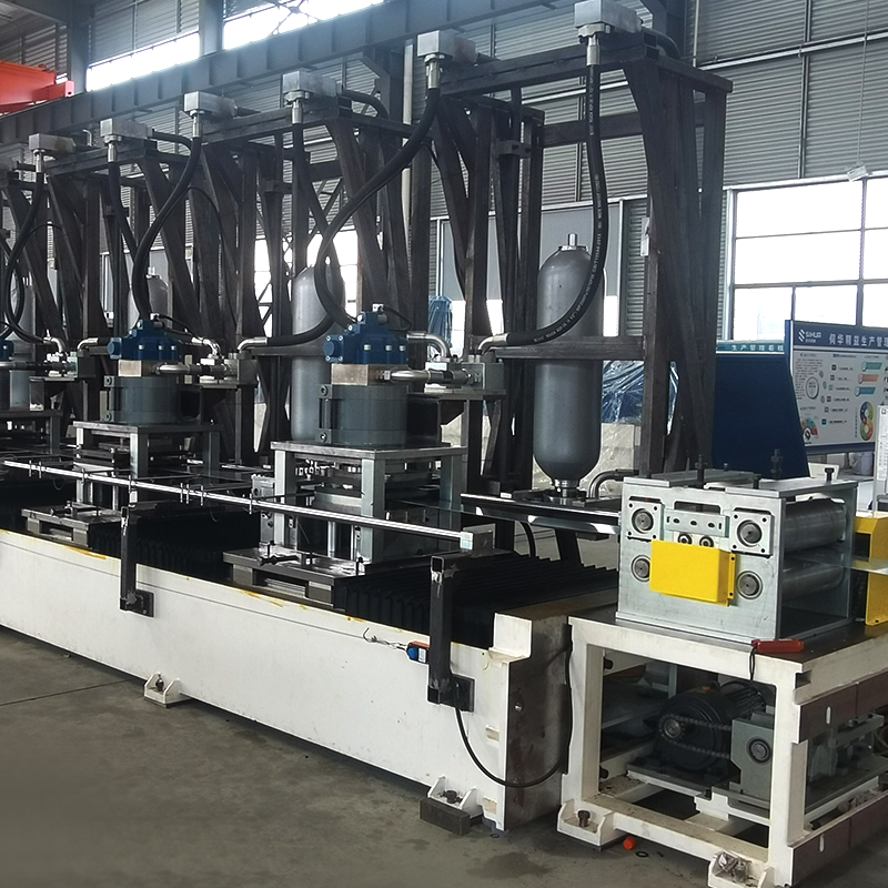 Máy tạo hình cuộn khung PV năng lượng mặt trời servo 1,8 trục
