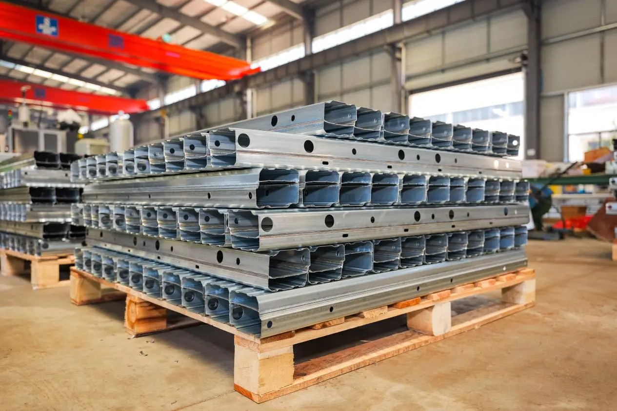 Làm thế nào để chọn dây chuyền tạo hình cuộn các bộ phận kết cấu ô tô phù hợp?